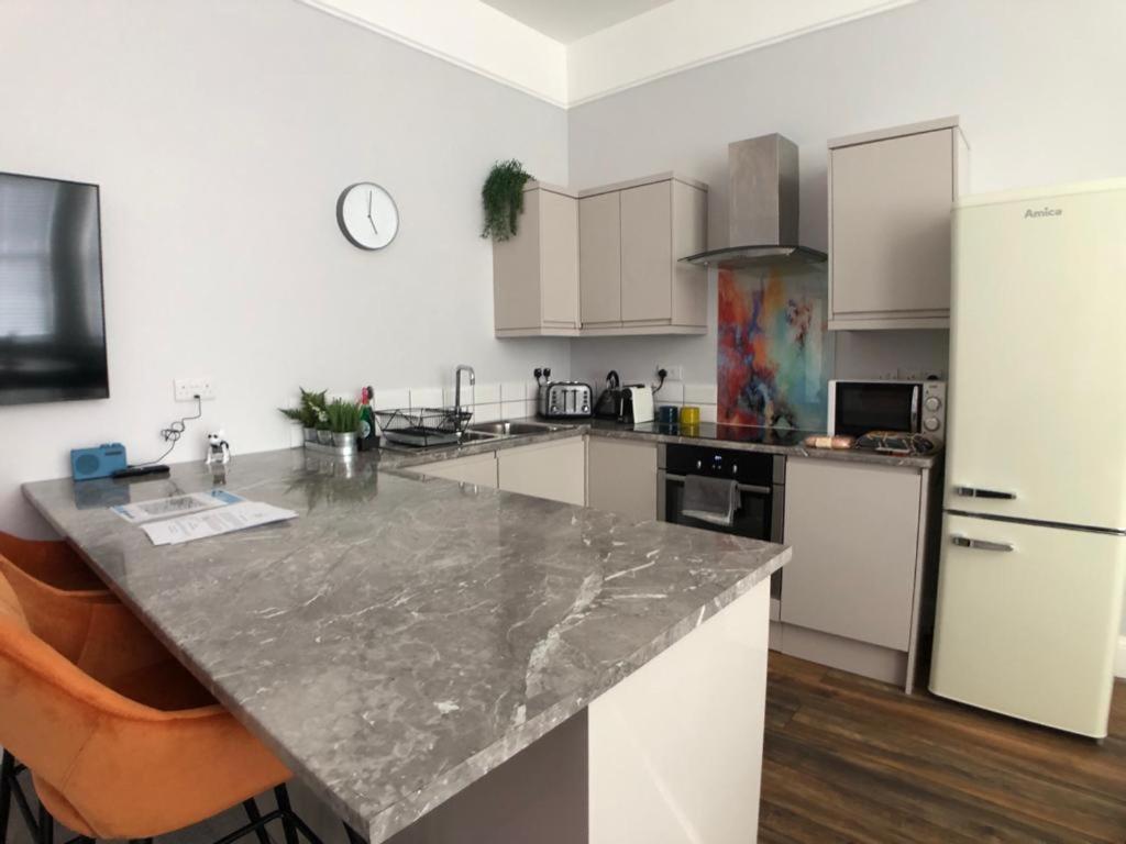 5 Spa Court, Boutique Holiday Apartment In Torquay Exteriör bild